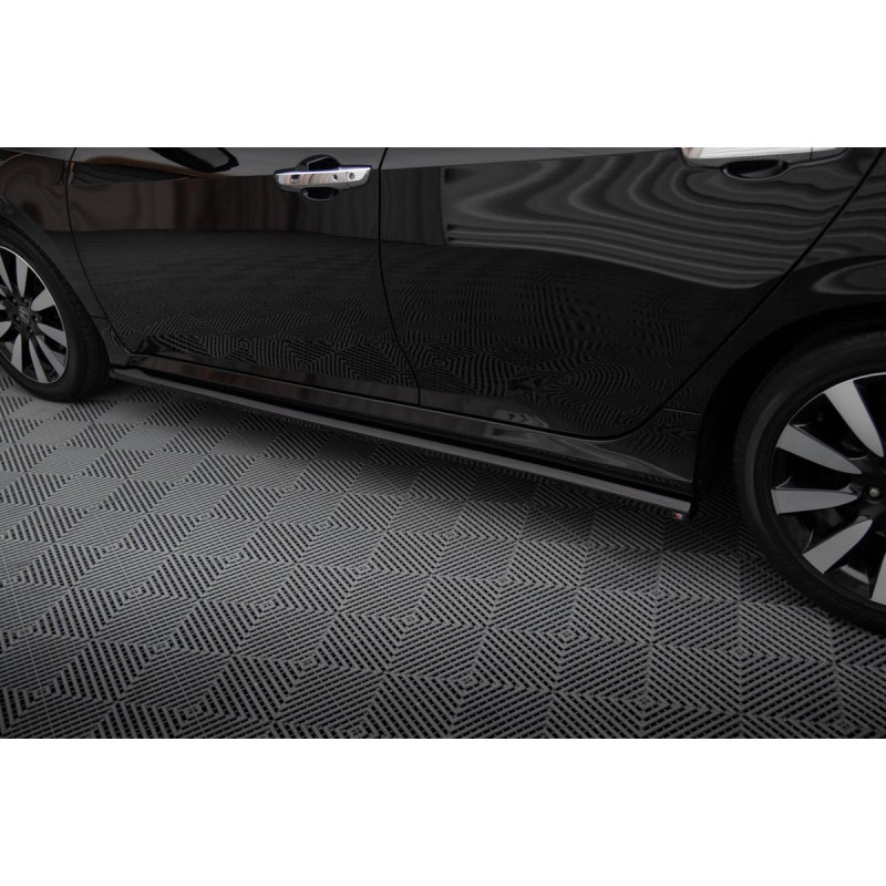 Kit carrosserie Maxton Design Honda Civic Berline Mk10 (2017-2019) : lame avant, bas de caisse, lame arrière, becquet