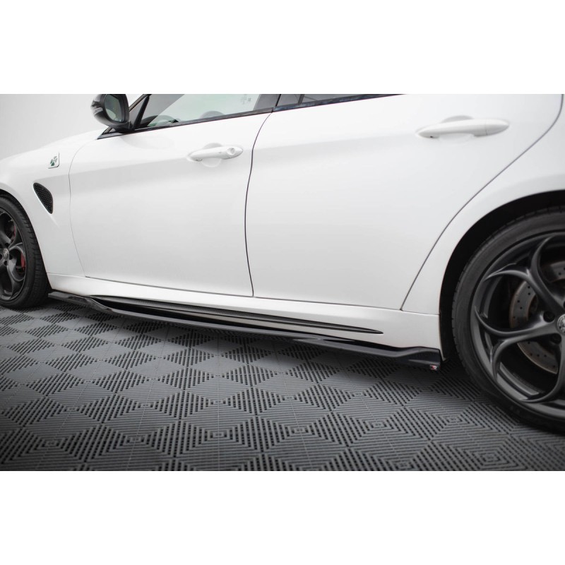 Kit carrosserie Maxton Design Alfa Romeo Giulia Quadrifoglio (2016+) : lame avant, bas de caisse, lames arrière, becquet