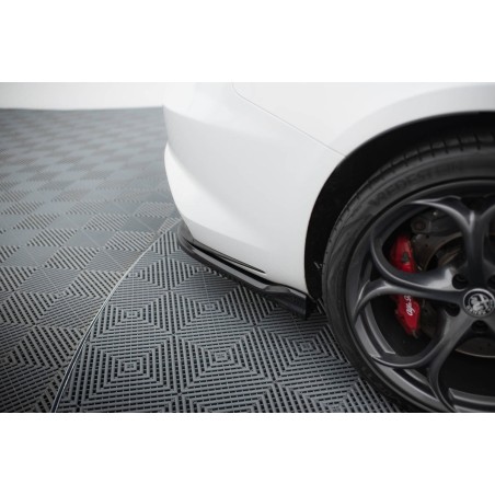 Kit carrosserie Maxton Design Alfa Romeo Giulia Quadrifoglio (2016+) : lame avant, bas de caisse, lames arrière, becquet