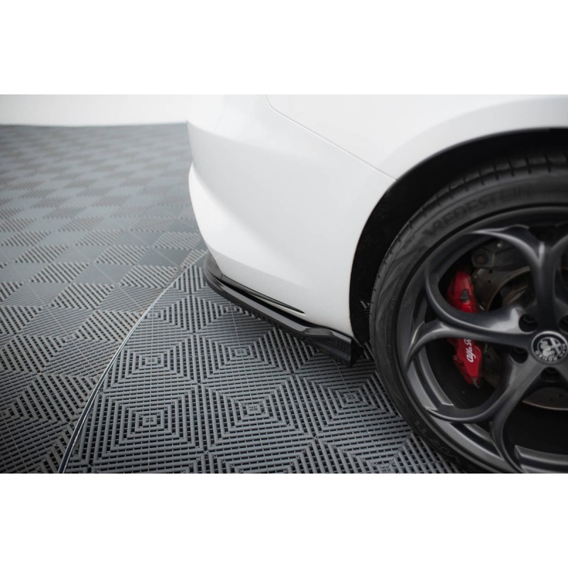 Kit carrosserie Maxton Design Alfa Romeo Giulia Quadrifoglio (2016+) : lame avant, bas de caisse, lames arrière, becquet