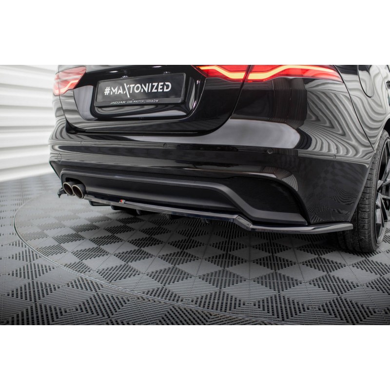 Kit carrosserie Maxton Design Jaguar XE X760 restylée (2019-2024) : lame avant, bas de caisse, lame arrière, becquet